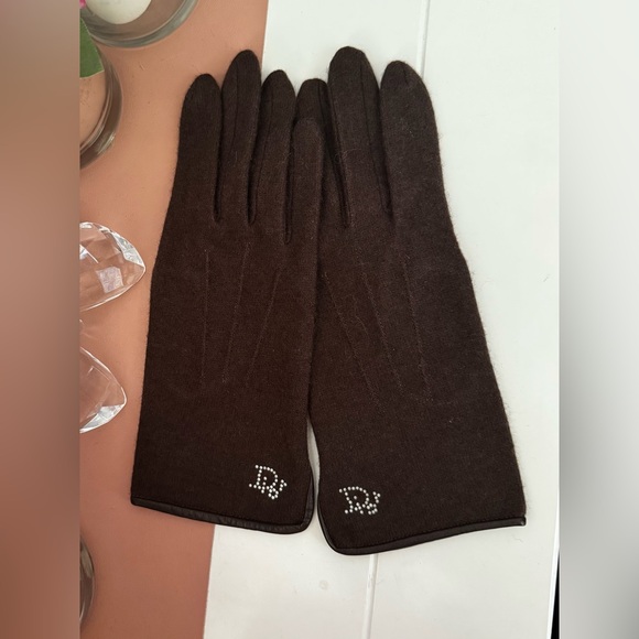 New Vintage Dior Brown Cashmere Gloves - Picture 2 of 6